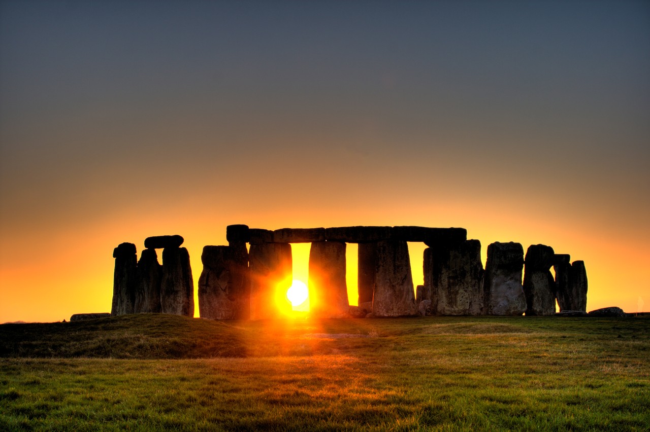 Sonnenuntergang hinter Stonehenge