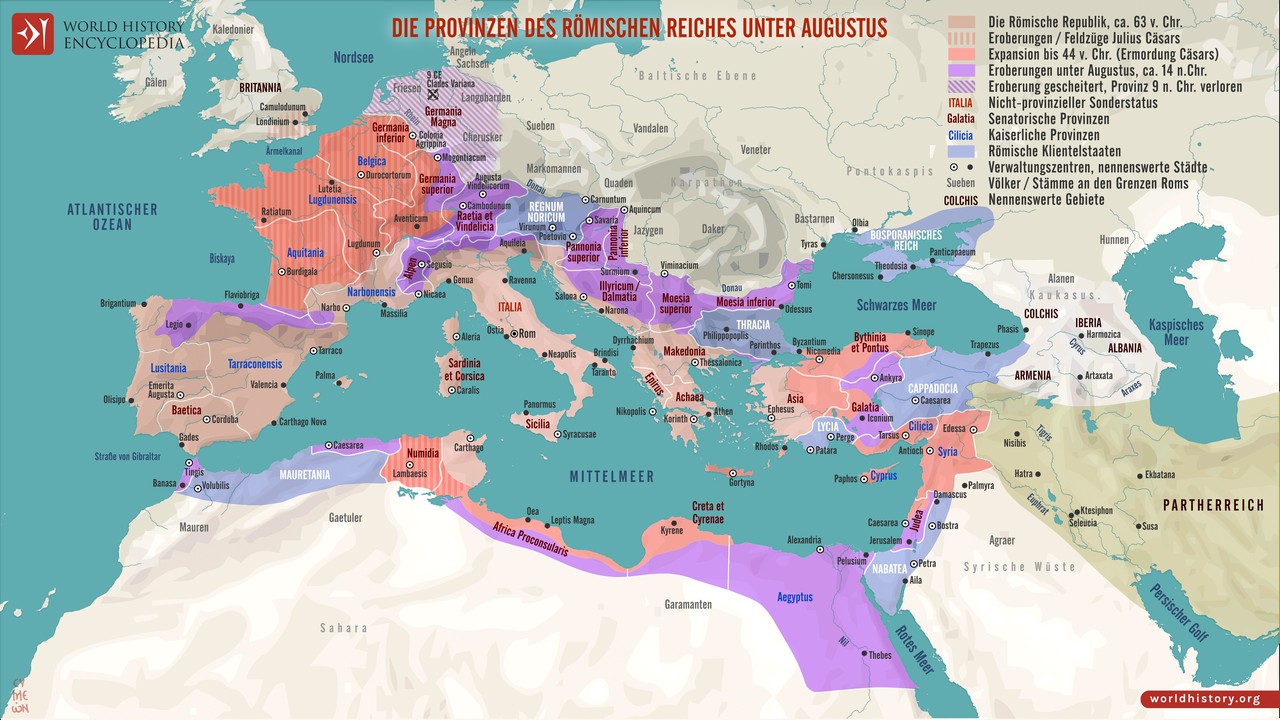 Die Karte zeigt das Römische Reich zu Zeit von Augustus mit dem Mittelmeer im Zentrum. Das Reich erstreckt sich über ganz Südeuropa sowie große Teile Mittel- und Osteuropas, die heutige Türkei und die Levante sowie die Küstenregionen Nordafrikas. Die Provinzen sind in verschiedenen Farben dargestellt, je nachdem wie ihr Eroberungsstatus ist, und sind beschriftet mit ihren lateinischen Namen. Städte, Flüsse und Gebirge sind eingezeichnet. Rechts oben befindet sich eine Legende, die Farben und Symbole der Karte erklärt.