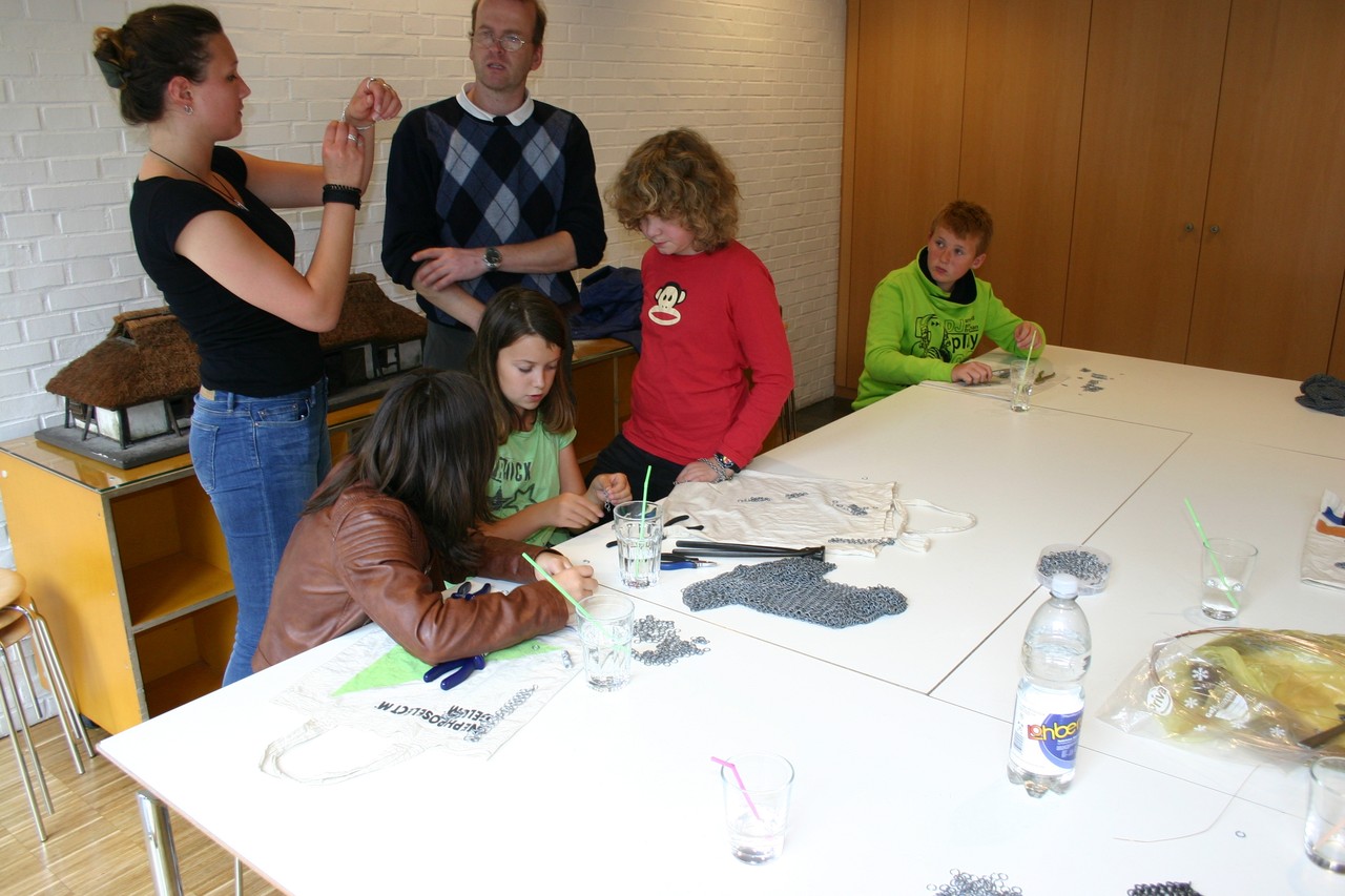 Armbänder und Anhänger waren beliebte und für 3x3 Stunden realistische Ziele. (Foto: Werner Hagedorn)