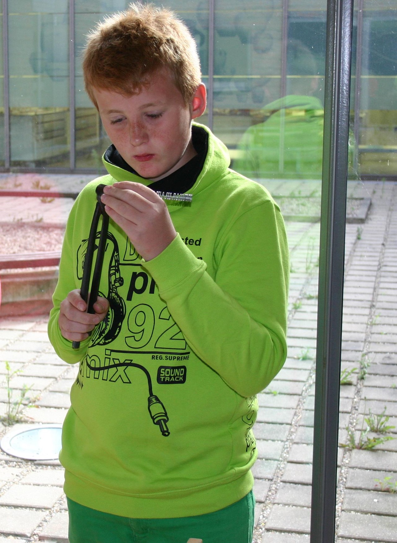 Abtrennen der Ringe von der selbstgedrehten Feder. (Foto: Werner Hagedorn)