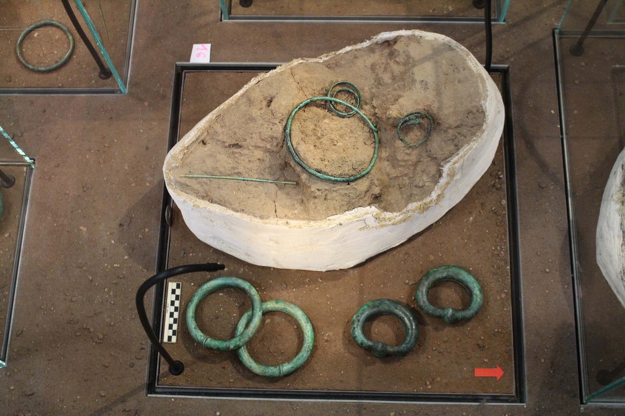 Gipsblock in der Ausstellung, Foto: LWL-Museum für Archäologie, C. Moors
