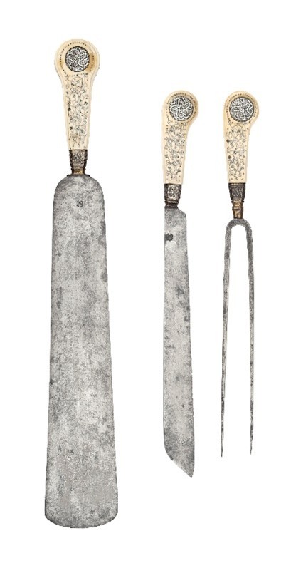 Vorlegemesser und Tranchierbesteck aus der 1. Hälfte des 17. Jahrhunderts. Vermutlich Donauraum. Foto: Deutsches Klingenmuseum Solingen; Lutz Hoffmeister