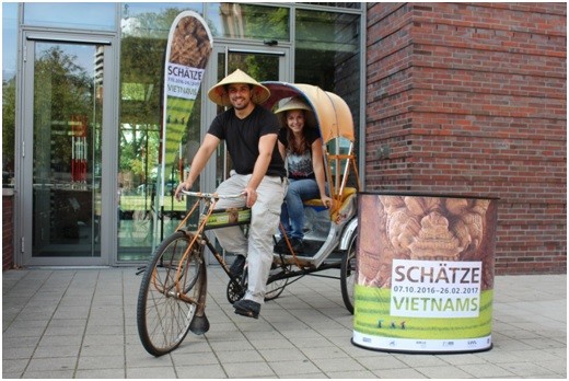 Beispiel für eine gelungene PR-Aktion Rikscha-Promotion durch das Ruhrgebiet (Foto: S.Leenen/LWL-Museum für Archäologie)