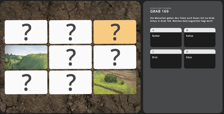 Ein Screenshot einer Infostation, auf dem Felder mit Fragezeichen zu sehen sind. Einige Felder sind schon aufgedeckt und zeigen Teile einer Illustration.